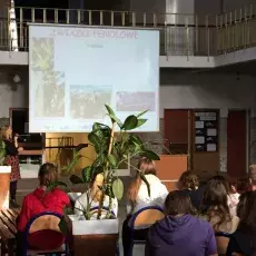 X LO w Gdyni, wykład dr Elżbiety Zielińskiej- "Chemiczna broń roślin"  