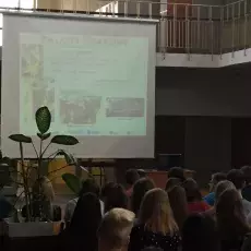 X LO w Gdyni, wykład dr Elżbiety Zielińskiej - "Chemiczna broń roślin"  