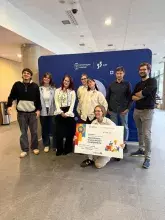 Laureaci z opiekunami dr Aleksandrą Kocot (UG) dr Tomaszem Swebockim (PG) i dr Mateuszem Cieślikiem (PG)_foto Studenci