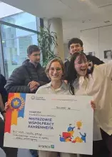 Na zdjęciu prelegentki Oliwia Janiszewska (SKN Bakterioza) i Klaudia Reczek (KN RedOx)_autor zdjęcia Aleksandra Kocot