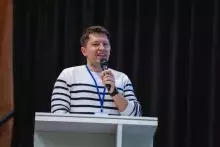 dr Sławomir Nowak przy mównicy