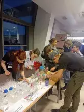 Warsztaty i doświadczenia biologiczne dla uczestników