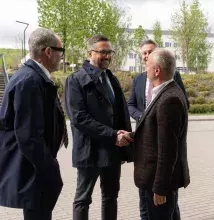 Przywitanie Ministra Nauki i Szkolnictwa Wyższego Marcina Kulaska przez Dziekana Wydziału Biologii UG, prof. Dariusza Szlachetko