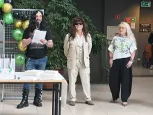 Dziekan z Prodziekanami składają wszystkim pracownikom i studentom życzenia z okazji urodzin Wydziału Biologii