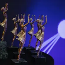 Statuetka dla nagrodzonych