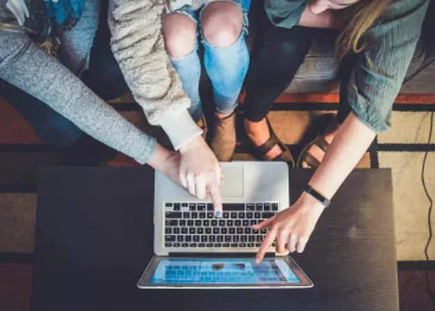 Od webinariów po targi pracy: listopad z Biurem Karier UG