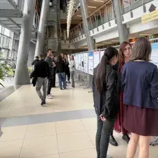 Wymiana doświadczeń i dyskusje podczas sesji posterowej