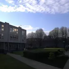 Główny dziedziniec kampusu w Paisley